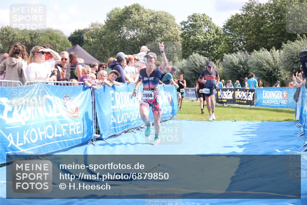 25.08.2024 - Elbe Triathlon Hamburg H.Heesch http://msf.ph/oto/6879850 25.08.2024 11:52:37 Ziel 483, 1455, 1558, 1562 meine-sportfotos.de