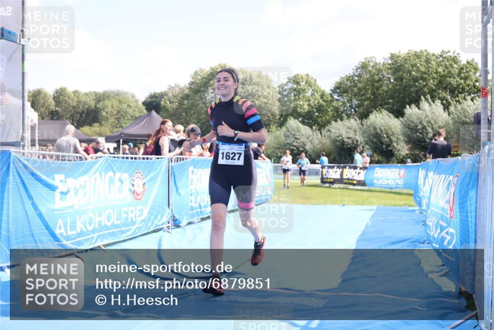 25.08.2024 - Elbe Triathlon Hamburg H.Heesch http://msf.ph/oto/6879851 25.08.2024 12:18:51 Ziel 1627, 1635 meine-sportfotos.de