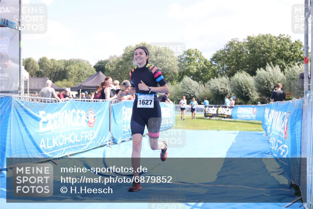 25.08.2024 - Elbe Triathlon Hamburg H.Heesch http://msf.ph/oto/6879852 25.08.2024 12:18:51 Ziel 1627, 1635 meine-sportfotos.de