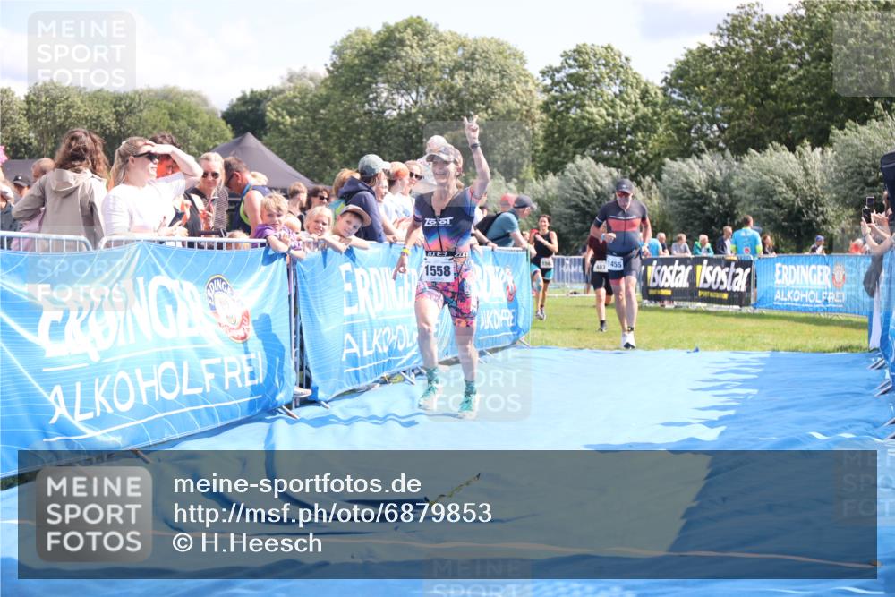 25.08.2024 - Elbe Triathlon Hamburg H.Heesch http://msf.ph/oto/6879853 25.08.2024 11:52:37 Ziel 483, 1455, 1558, 1562 meine-sportfotos.de