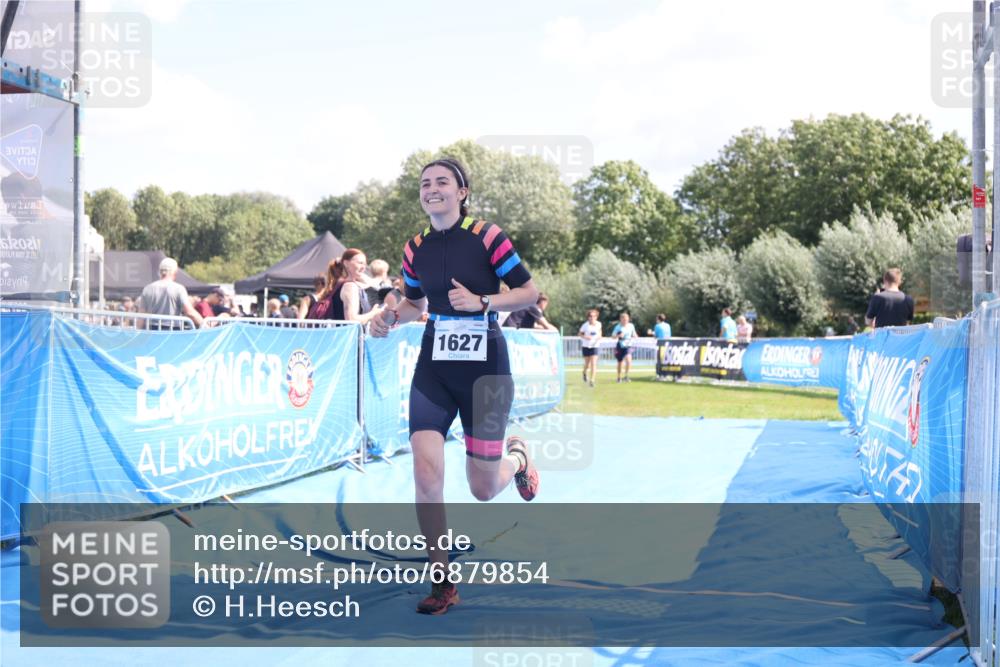 25.08.2024 - Elbe Triathlon Hamburg H.Heesch http://msf.ph/oto/6879854 25.08.2024 12:18:51 Ziel 1627, 1635 meine-sportfotos.de