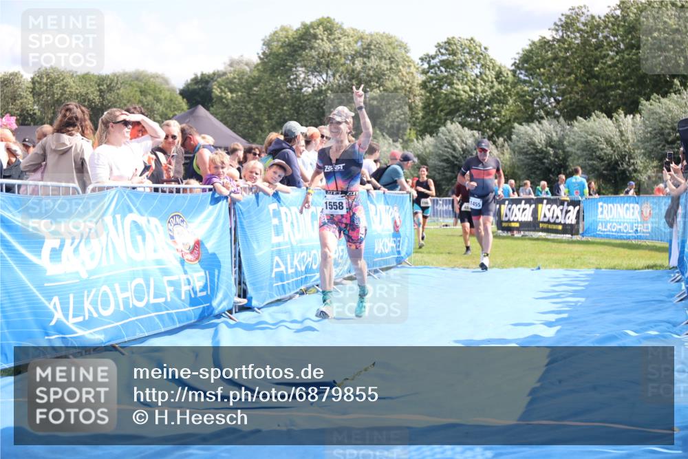 25.08.2024 - Elbe Triathlon Hamburg H.Heesch http://msf.ph/oto/6879855 25.08.2024 11:52:37 Ziel 483, 1455, 1558, 1562 meine-sportfotos.de
