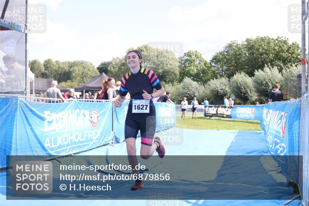 25.08.2024 - Elbe Triathlon Hamburg H.Heesch http://msf.ph/oto/6879856 25.08.2024 12:18:51 Ziel 1627, 1635 meine-sportfotos.de