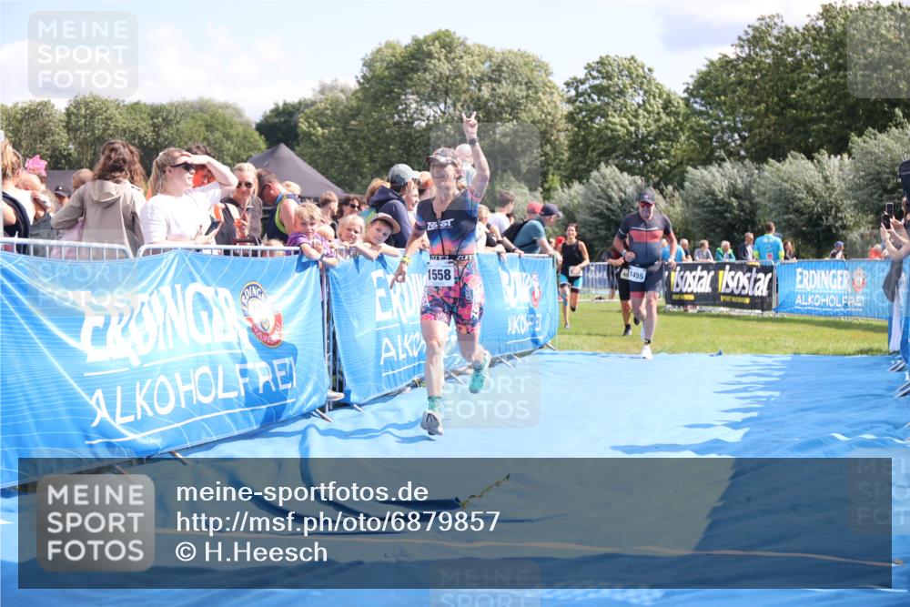 25.08.2024 - Elbe Triathlon Hamburg H.Heesch http://msf.ph/oto/6879857 25.08.2024 11:52:37 Ziel 483, 1455, 1558, 1562 meine-sportfotos.de