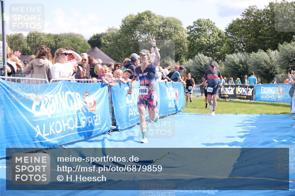 25.08.2024 - Elbe Triathlon Hamburg H.Heesch http://msf.ph/oto/6879859 25.08.2024 11:52:37 Ziel 483, 1455, 1558, 1562 meine-sportfotos.de