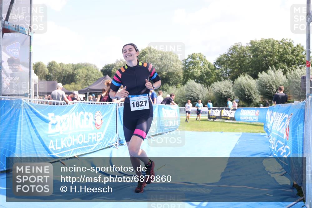 25.08.2024 - Elbe Triathlon Hamburg H.Heesch http://msf.ph/oto/6879860 25.08.2024 12:18:51 Ziel 1627, 1635 meine-sportfotos.de