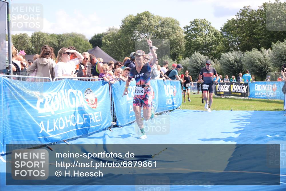 25.08.2024 - Elbe Triathlon Hamburg H.Heesch http://msf.ph/oto/6879861 25.08.2024 11:52:37 Ziel 483, 1455, 1558, 1562 meine-sportfotos.de