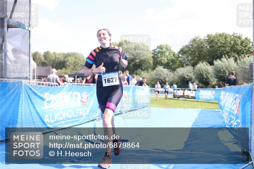 25.08.2024 - Elbe Triathlon Hamburg H.Heesch http://msf.ph/oto/6879864 25.08.2024 12:18:51 Ziel 1627, 1635 meine-sportfotos.de