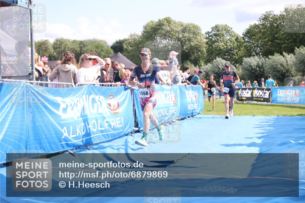 25.08.2024 - Elbe Triathlon Hamburg H.Heesch http://msf.ph/oto/6879869 25.08.2024 11:52:37 Ziel 483, 1455, 1558, 1562 meine-sportfotos.de