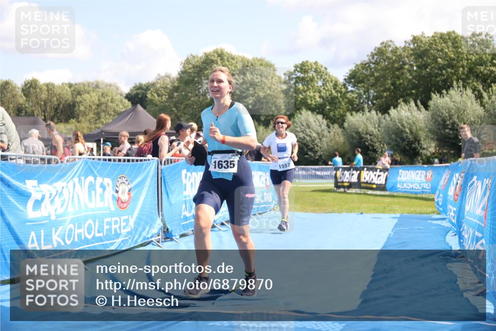25.08.2024 - Elbe Triathlon Hamburg H.Heesch http://msf.ph/oto/6879870 25.08.2024 12:18:57 Ziel 1557, 1627, 1635 meine-sportfotos.de