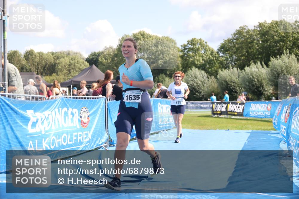 25.08.2024 - Elbe Triathlon Hamburg H.Heesch http://msf.ph/oto/6879873 25.08.2024 12:18:57 Ziel 1557, 1627, 1635 meine-sportfotos.de