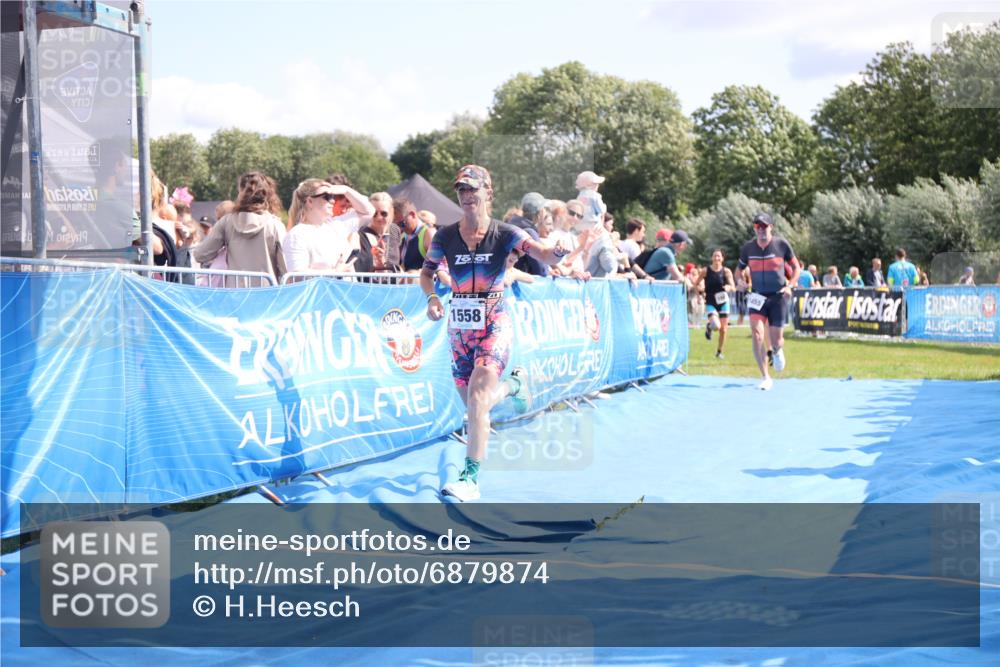 25.08.2024 - Elbe Triathlon Hamburg H.Heesch http://msf.ph/oto/6879874 25.08.2024 11:52:37 Ziel 483, 1455, 1558, 1562 meine-sportfotos.de