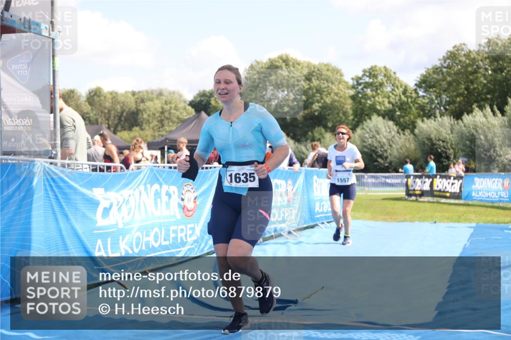 25.08.2024 - Elbe Triathlon Hamburg H.Heesch http://msf.ph/oto/6879879 25.08.2024 12:18:58 Ziel 1557, 1627, 1635 meine-sportfotos.de