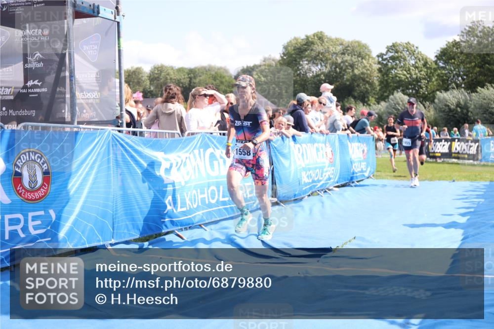 25.08.2024 - Elbe Triathlon Hamburg H.Heesch http://msf.ph/oto/6879880 25.08.2024 11:52:37 Ziel 483, 1455, 1558, 1562 meine-sportfotos.de
