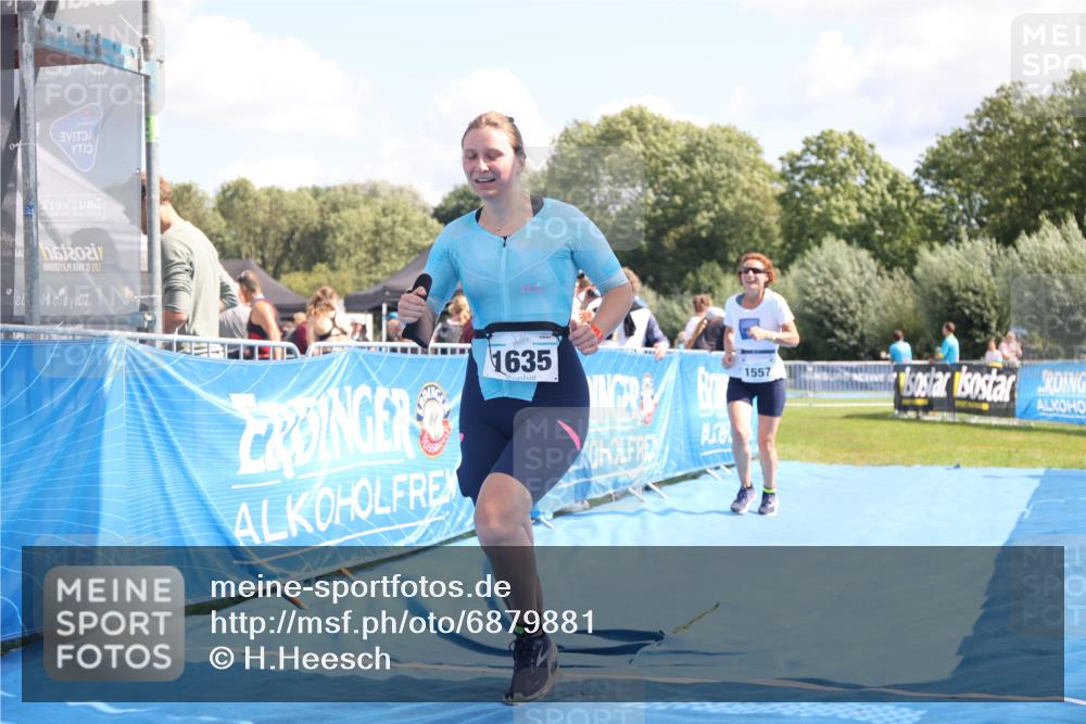 25.08.2024 - Elbe Triathlon Hamburg H.Heesch http://msf.ph/oto/6879881 25.08.2024 12:18:58 Ziel 1557, 1627, 1635 meine-sportfotos.de