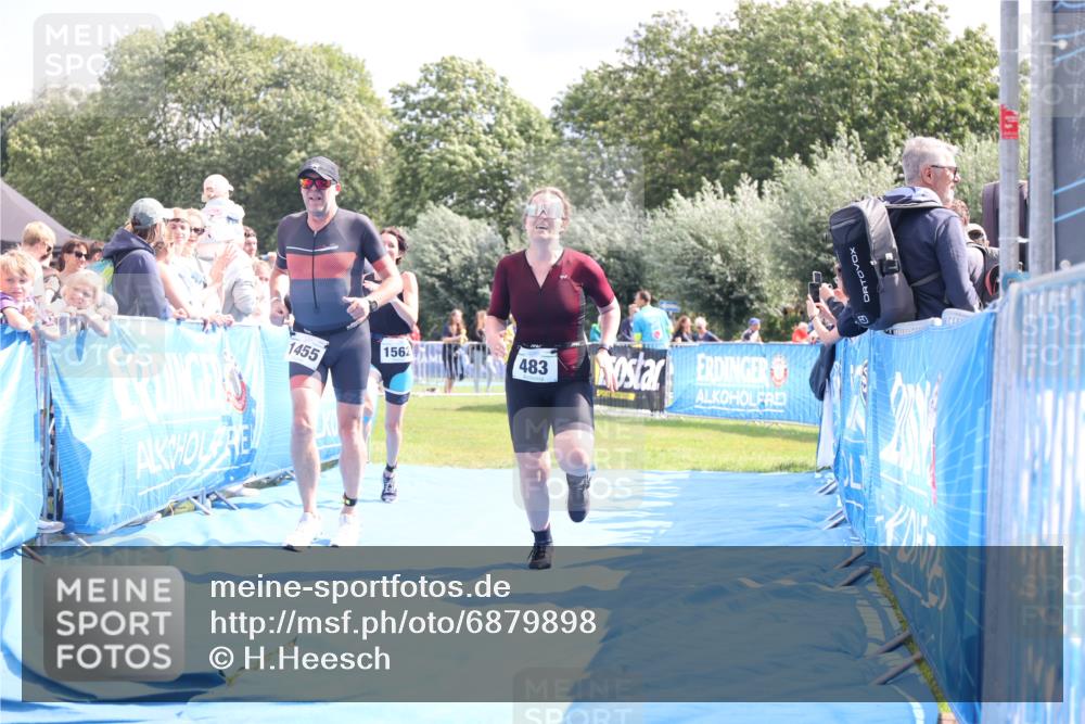 25.08.2024 - Elbe Triathlon Hamburg H.Heesch http://msf.ph/oto/6879898 25.08.2024 11:52:39 Ziel 483, 1455, 1558, 1562 meine-sportfotos.de