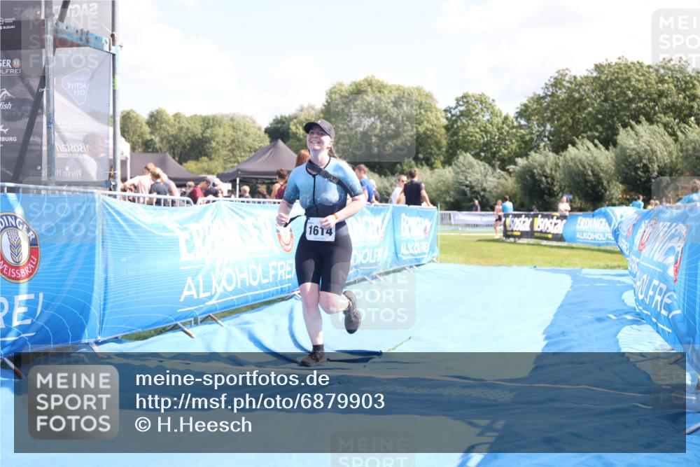 25.08.2024 - Elbe Triathlon Hamburg H.Heesch http://msf.ph/oto/6879903 25.08.2024 12:19:12 Ziel 1614 meine-sportfotos.de