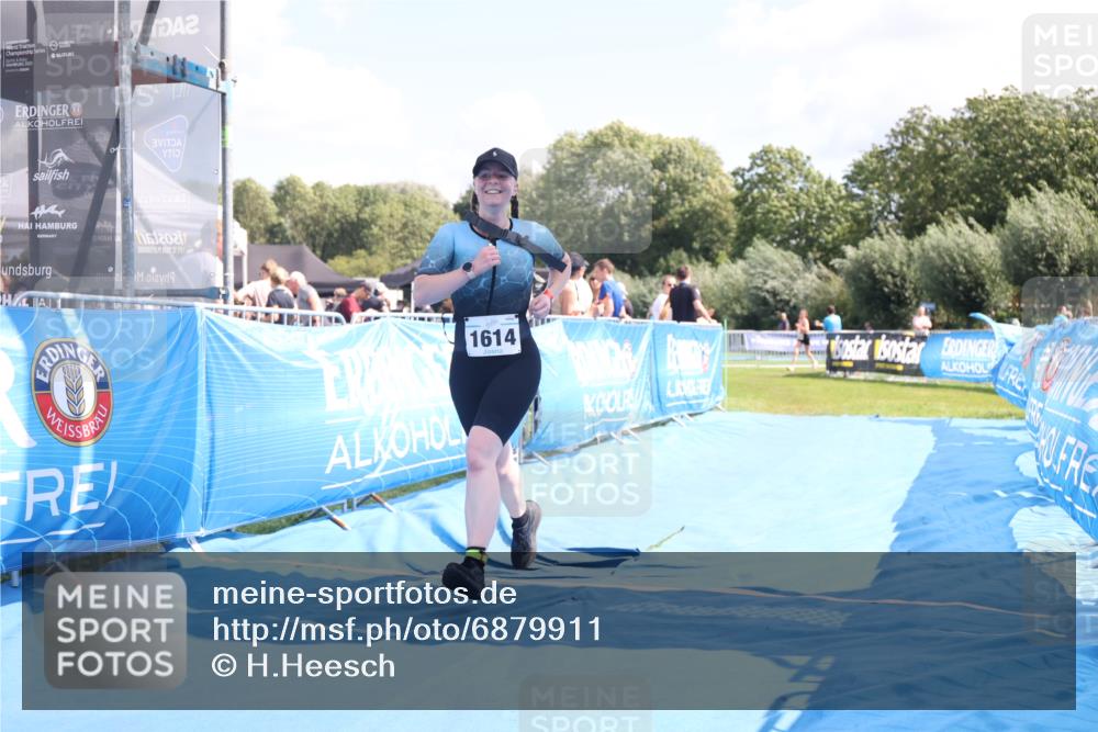 25.08.2024 - Elbe Triathlon Hamburg H.Heesch http://msf.ph/oto/6879911 25.08.2024 12:19:13 Ziel 1614 meine-sportfotos.de