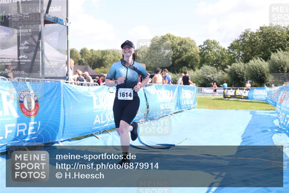 25.08.2024 - Elbe Triathlon Hamburg H.Heesch http://msf.ph/oto/6879914 25.08.2024 12:19:13 Ziel 1614 meine-sportfotos.de