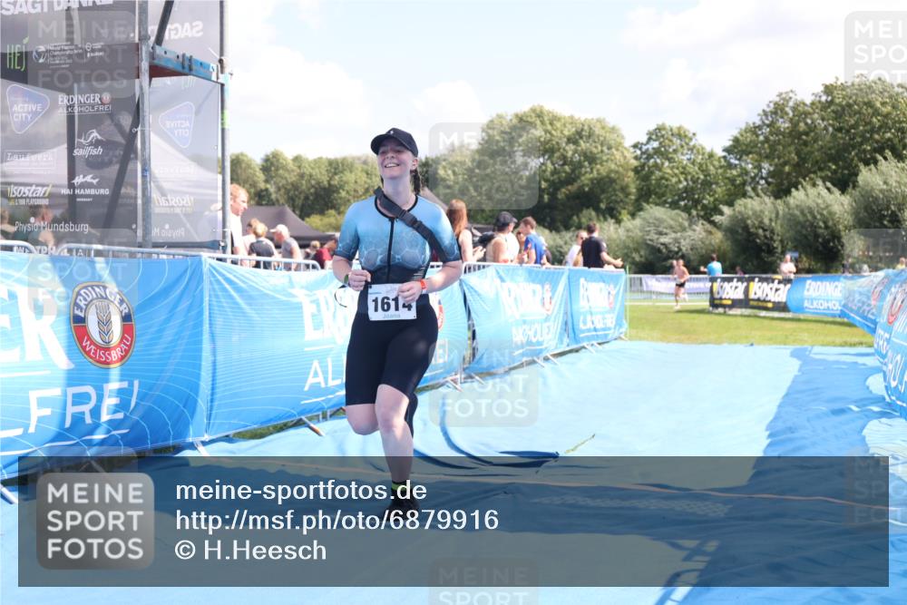 25.08.2024 - Elbe Triathlon Hamburg H.Heesch http://msf.ph/oto/6879916 25.08.2024 12:19:13 Ziel 1614 meine-sportfotos.de