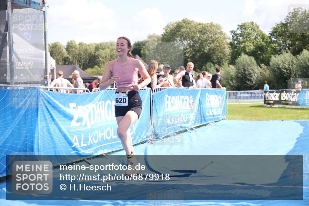 25.08.2024 - Elbe Triathlon Hamburg H.Heesch http://msf.ph/oto/6879918 25.08.2024 12:19:21 Ziel 1620 meine-sportfotos.de