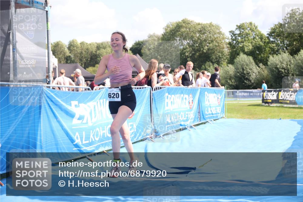 25.08.2024 - Elbe Triathlon Hamburg H.Heesch http://msf.ph/oto/6879920 25.08.2024 12:19:21 Ziel 1620 meine-sportfotos.de