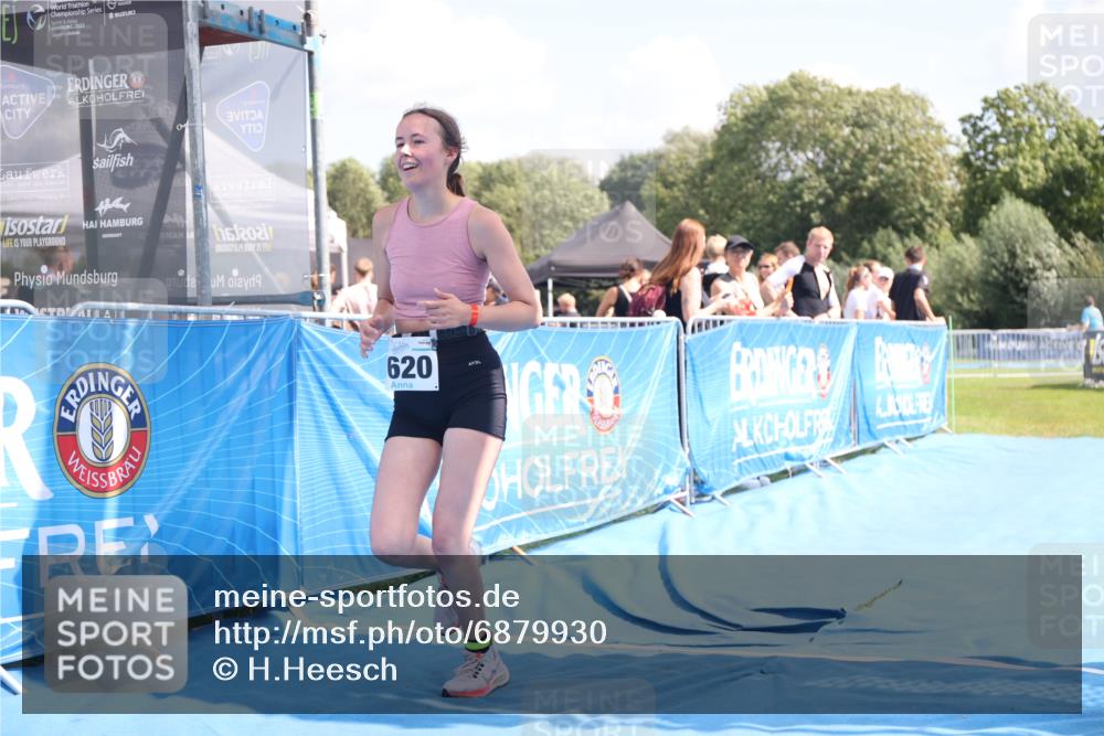 25.08.2024 - Elbe Triathlon Hamburg H.Heesch http://msf.ph/oto/6879930 25.08.2024 12:19:22 Ziel 1620 meine-sportfotos.de