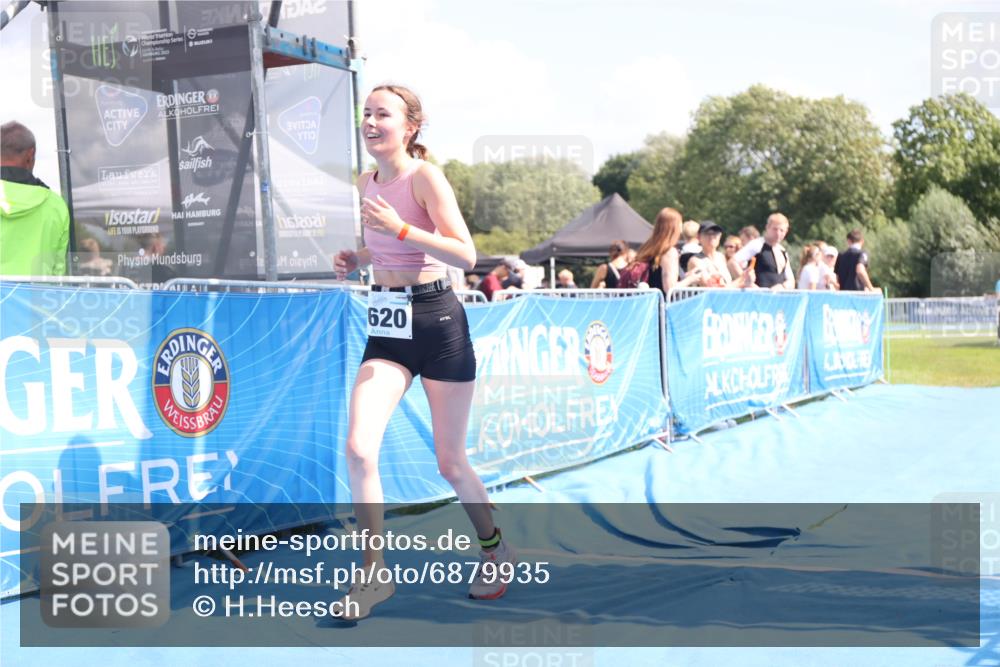 25.08.2024 - Elbe Triathlon Hamburg H.Heesch http://msf.ph/oto/6879935 25.08.2024 12:19:22 Ziel 1620 meine-sportfotos.de
