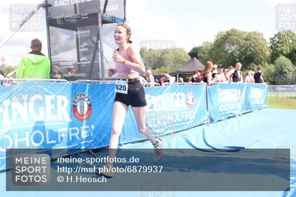 25.08.2024 - Elbe Triathlon Hamburg H.Heesch http://msf.ph/oto/6879937 25.08.2024 12:19:22 Ziel 1620 meine-sportfotos.de