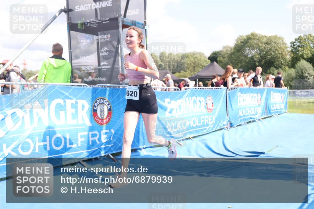 25.08.2024 - Elbe Triathlon Hamburg H.Heesch http://msf.ph/oto/6879939 25.08.2024 12:19:22 Ziel 1620 meine-sportfotos.de