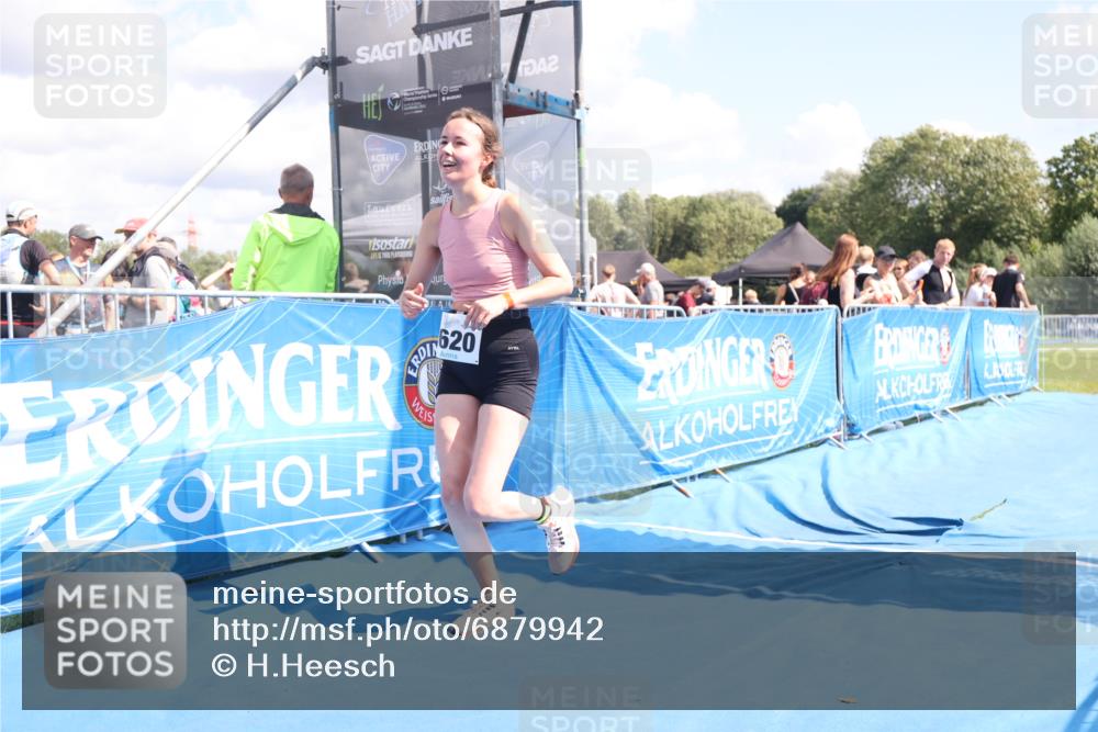 25.08.2024 - Elbe Triathlon Hamburg H.Heesch http://msf.ph/oto/6879942 25.08.2024 12:19:22 Ziel 1620 meine-sportfotos.de
