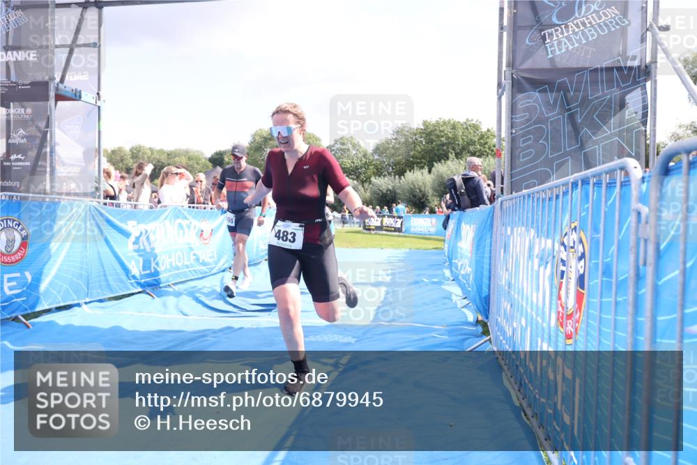 25.08.2024 - Elbe Triathlon Hamburg H.Heesch http://msf.ph/oto/6879945 25.08.2024 11:52:41 Ziel 483, 1455, 1558, 1562 meine-sportfotos.de