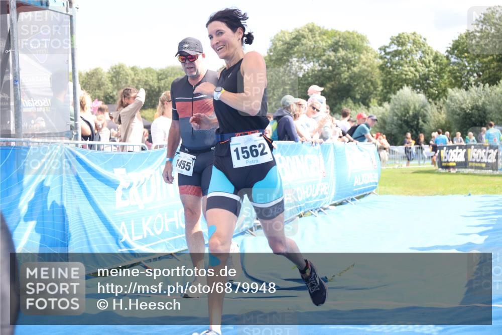25.08.2024 - Elbe Triathlon Hamburg H.Heesch http://msf.ph/oto/6879948 25.08.2024 11:52:41 Ziel 483, 1455, 1558, 1562 meine-sportfotos.de
