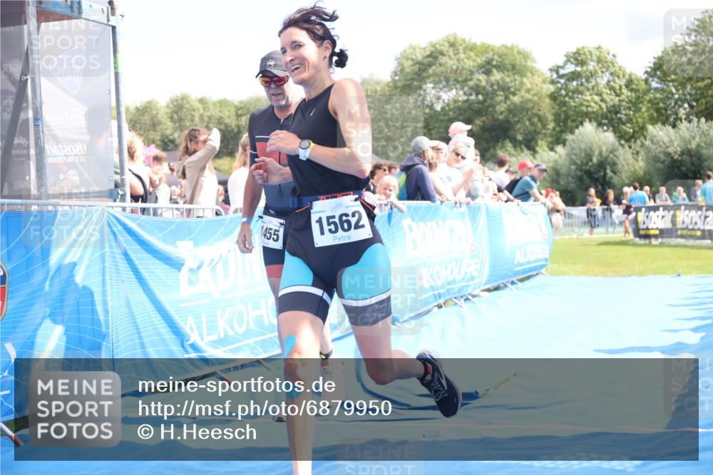 25.08.2024 - Elbe Triathlon Hamburg H.Heesch http://msf.ph/oto/6879950 25.08.2024 11:52:41 Ziel 483, 1455, 1558, 1562 meine-sportfotos.de