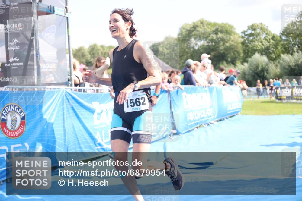 25.08.2024 - Elbe Triathlon Hamburg H.Heesch http://msf.ph/oto/6879954 25.08.2024 11:52:42 Ziel 483, 1455, 1558, 1562 meine-sportfotos.de