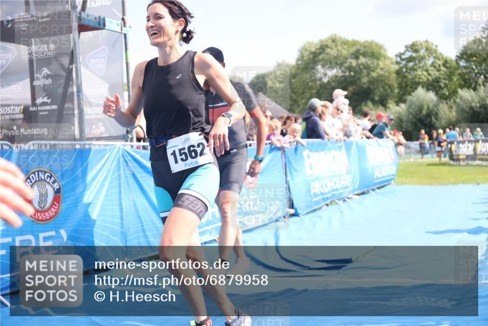 25.08.2024 - Elbe Triathlon Hamburg H.Heesch http://msf.ph/oto/6879958 25.08.2024 11:52:42 Ziel 483, 1455, 1558, 1562 meine-sportfotos.de