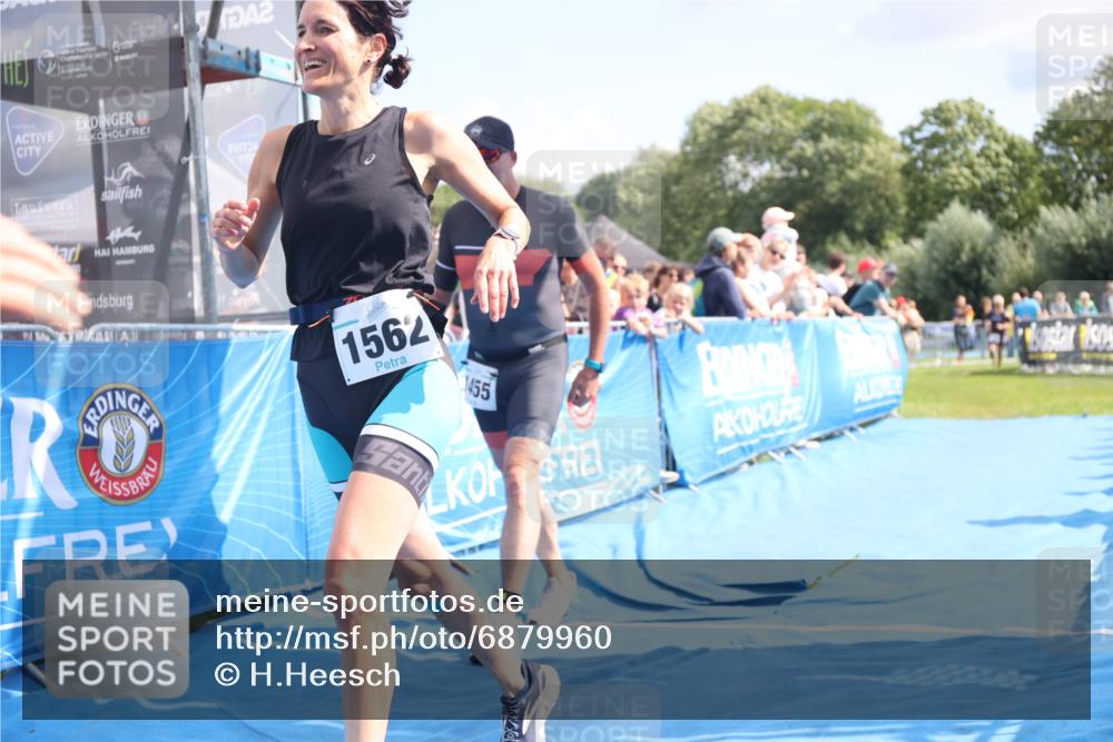 25.08.2024 - Elbe Triathlon Hamburg H.Heesch http://msf.ph/oto/6879960 25.08.2024 11:52:42 Ziel 483, 1455, 1558, 1562 meine-sportfotos.de