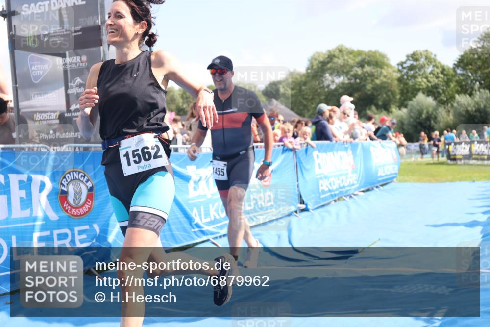 25.08.2024 - Elbe Triathlon Hamburg H.Heesch http://msf.ph/oto/6879962 25.08.2024 11:52:42 Ziel 483, 1455, 1558, 1562 meine-sportfotos.de