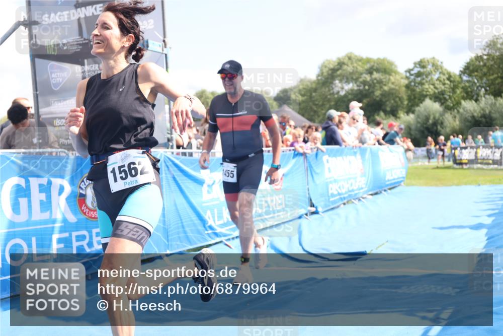 25.08.2024 - Elbe Triathlon Hamburg H.Heesch http://msf.ph/oto/6879964 25.08.2024 11:52:42 Ziel 483, 1455, 1558, 1562 meine-sportfotos.de