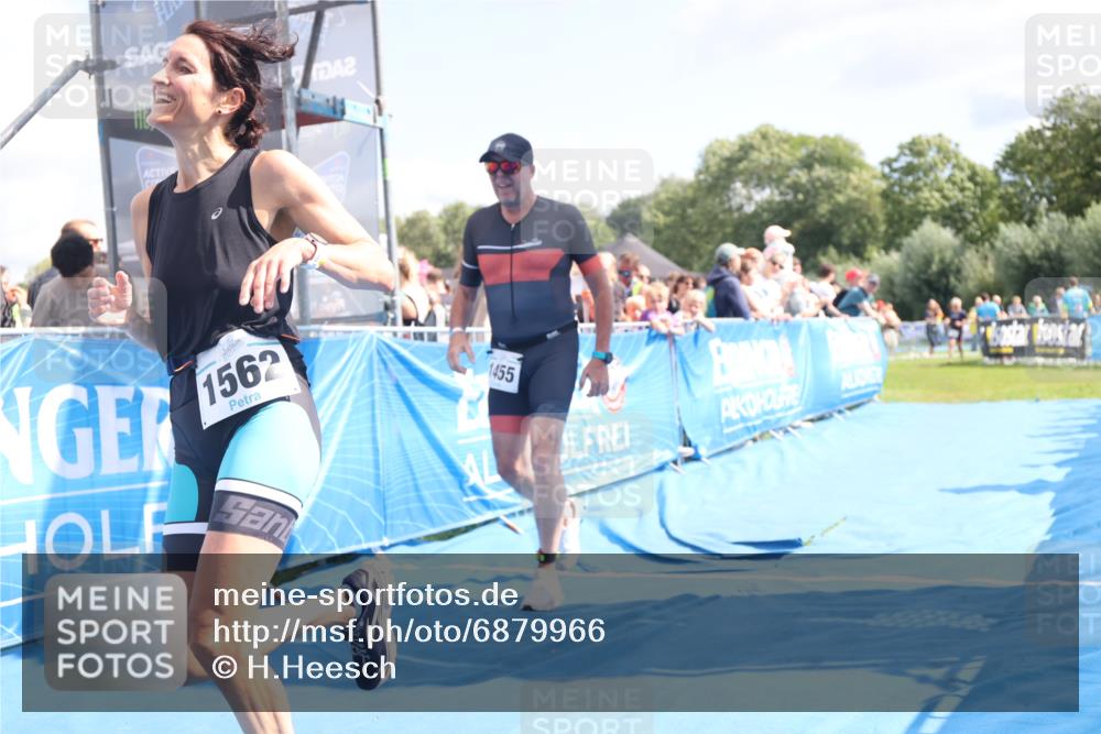 25.08.2024 - Elbe Triathlon Hamburg H.Heesch http://msf.ph/oto/6879966 25.08.2024 11:52:42 Ziel 483, 1455, 1558, 1562 meine-sportfotos.de