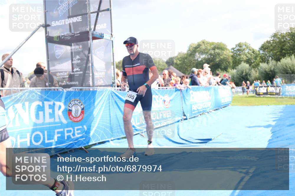 25.08.2024 - Elbe Triathlon Hamburg H.Heesch http://msf.ph/oto/6879974 25.08.2024 11:52:42 Ziel 483, 1455, 1558, 1562 meine-sportfotos.de
