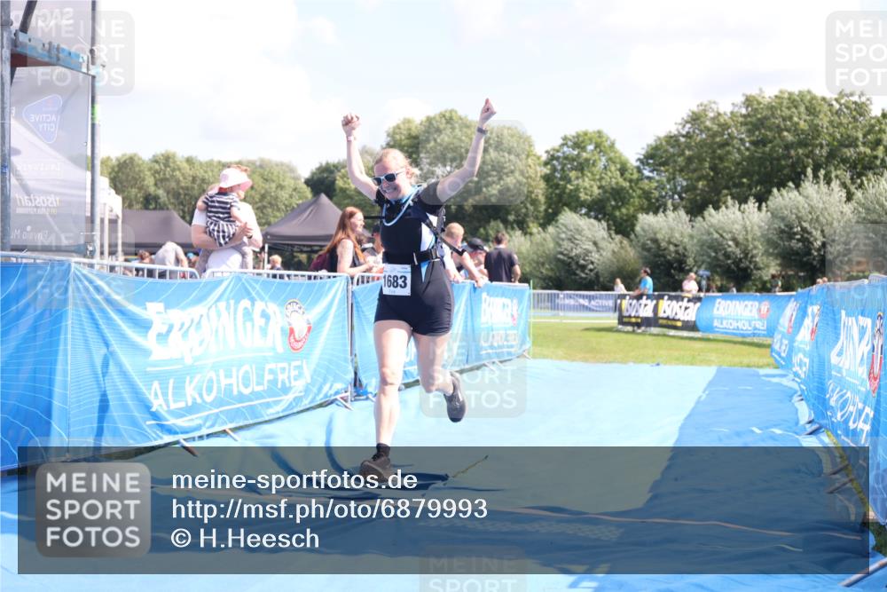 25.08.2024 - Elbe Triathlon Hamburg H.Heesch http://msf.ph/oto/6879993 25.08.2024 12:21:08 Ziel 1683 meine-sportfotos.de