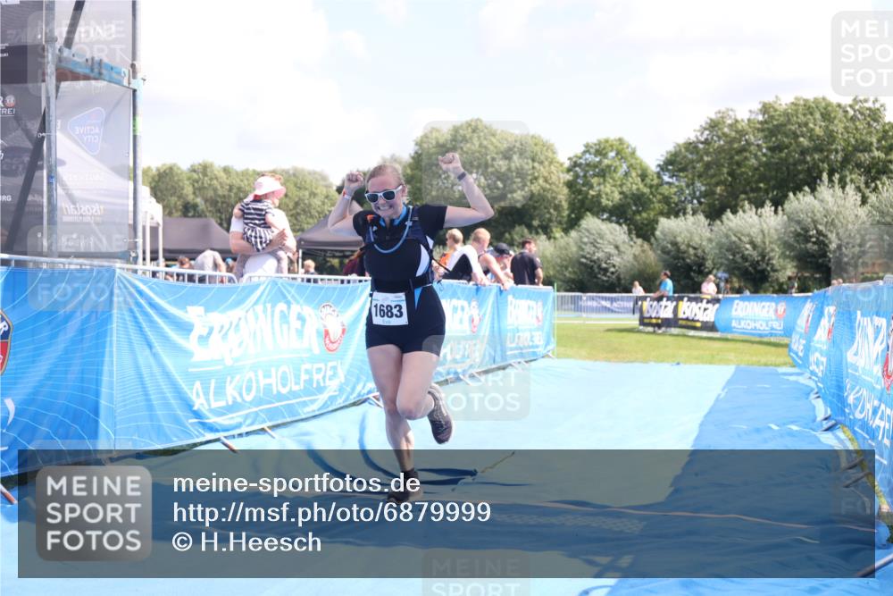 25.08.2024 - Elbe Triathlon Hamburg H.Heesch http://msf.ph/oto/6879999 25.08.2024 12:21:08 Ziel 1683 meine-sportfotos.de