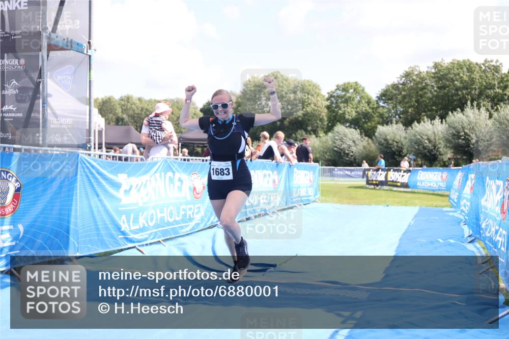 25.08.2024 - Elbe Triathlon Hamburg H.Heesch http://msf.ph/oto/6880001 25.08.2024 12:21:08 Ziel 1683 meine-sportfotos.de