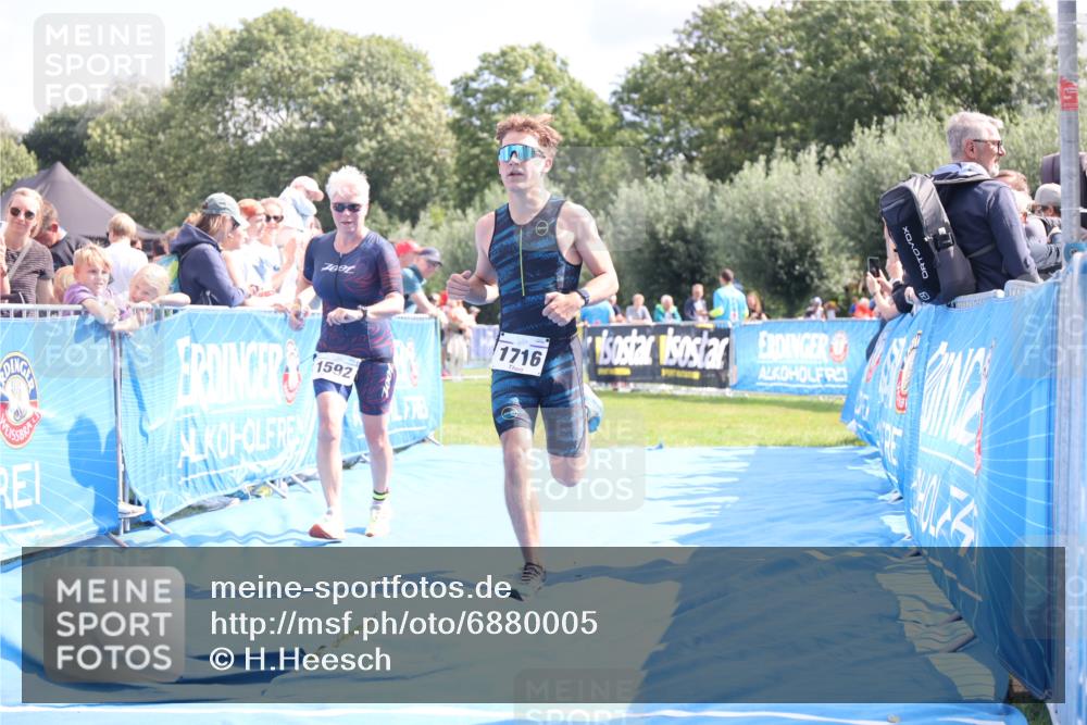 25.08.2024 - Elbe Triathlon Hamburg H.Heesch http://msf.ph/oto/6880005 25.08.2024 11:52:51 Ziel 1592, 1716 meine-sportfotos.de