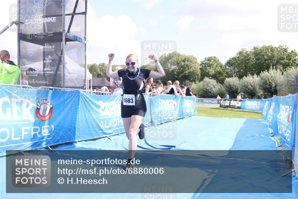 25.08.2024 - Elbe Triathlon Hamburg H.Heesch http://msf.ph/oto/6880006 25.08.2024 12:21:08 Ziel 1683 meine-sportfotos.de