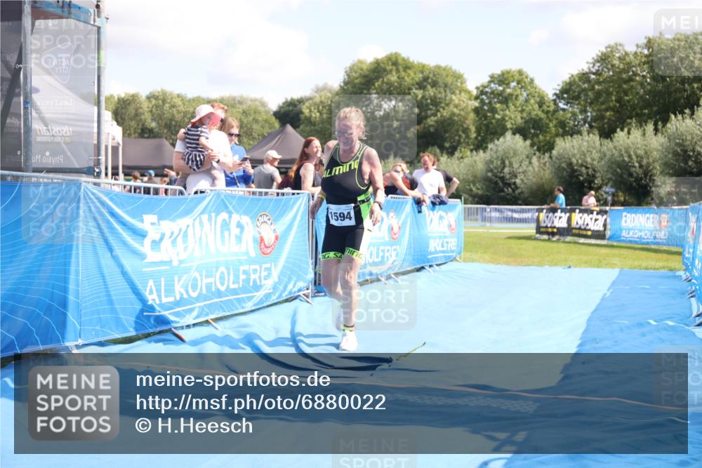 25.08.2024 - Elbe Triathlon Hamburg H.Heesch http://msf.ph/oto/6880022 25.08.2024 12:21:48 Ziel 1594 meine-sportfotos.de