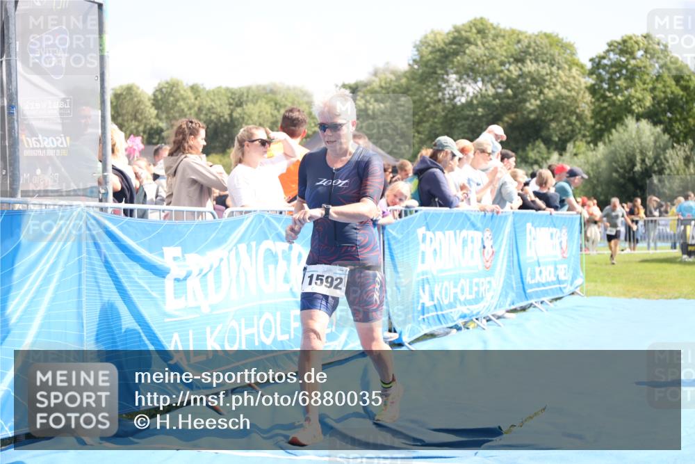 25.08.2024 - Elbe Triathlon Hamburg H.Heesch http://msf.ph/oto/6880035 25.08.2024 11:52:53 Ziel 1465, 1592, 1716 meine-sportfotos.de