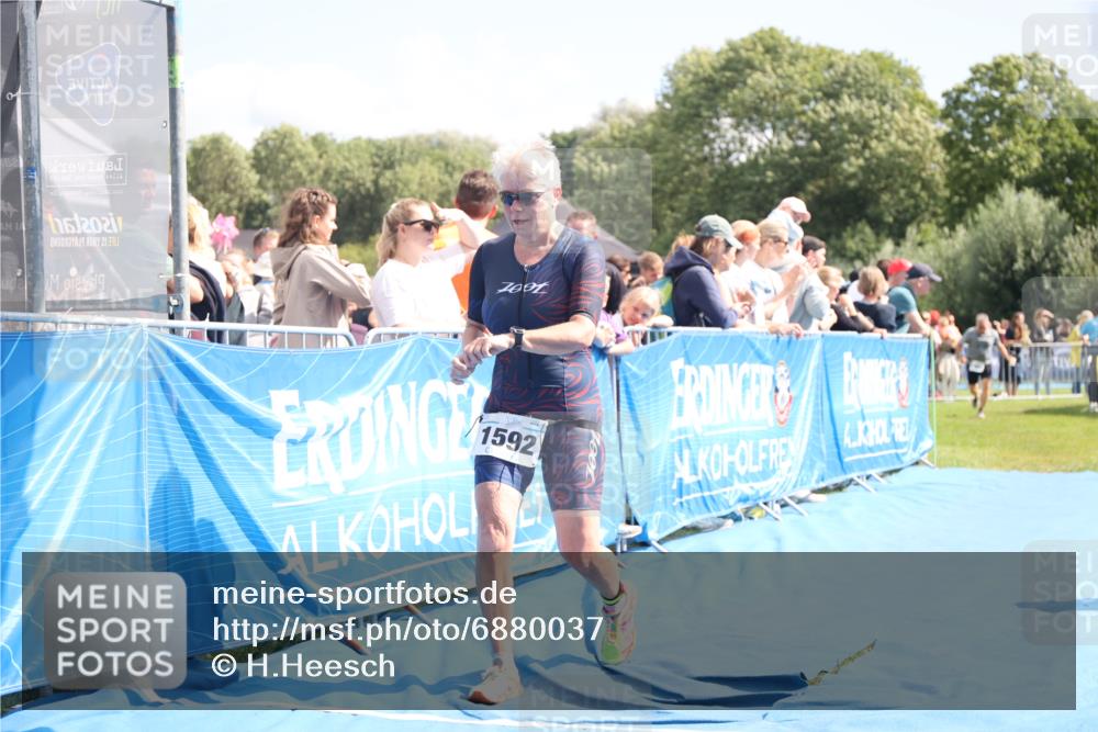 25.08.2024 - Elbe Triathlon Hamburg H.Heesch http://msf.ph/oto/6880037 25.08.2024 11:52:53 Ziel 1465, 1592, 1716 meine-sportfotos.de