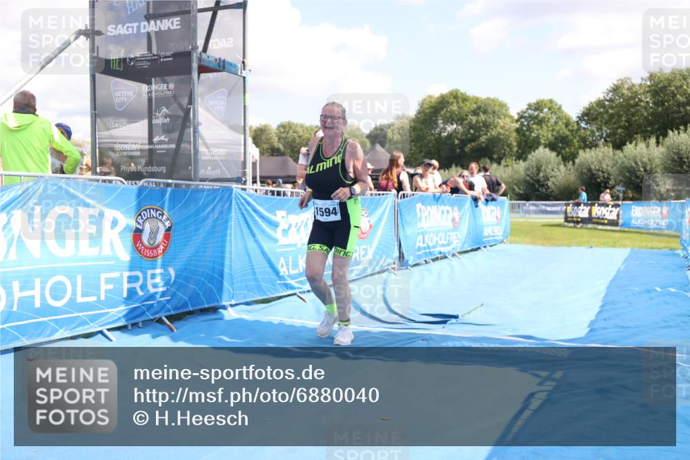 25.08.2024 - Elbe Triathlon Hamburg H.Heesch http://msf.ph/oto/6880040 25.08.2024 12:21:49 Ziel 1594 meine-sportfotos.de